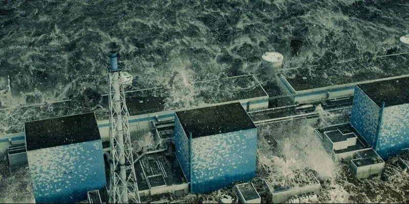 Fukushima der Tsunami trifft das Atomkraftwerk