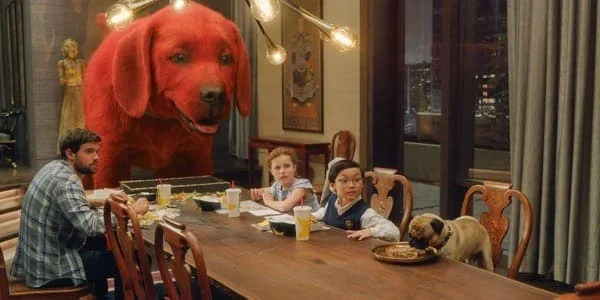 Clifford der große rote Hund beim Abendessen