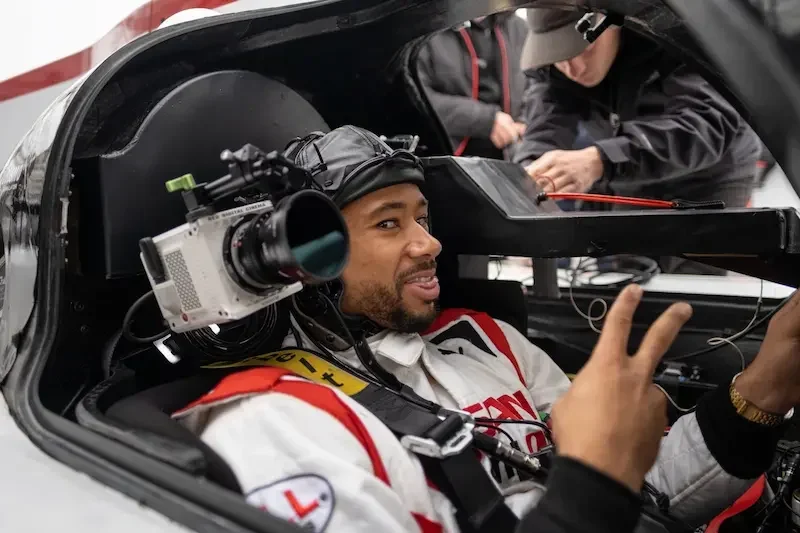 Der echte Jann Mardenborough als Stuntfahrer in dem Gran Turismo Film