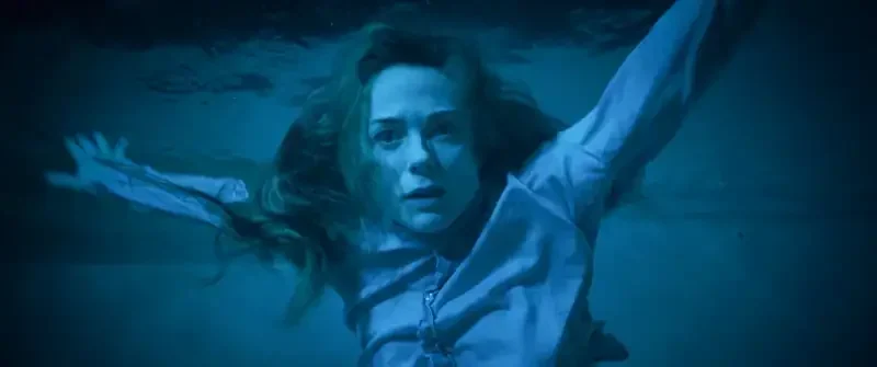 night swim: eve taucht nach ihrem sohn