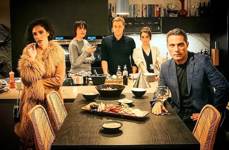 drei gänge und ein todesfall review titelbild mit cast