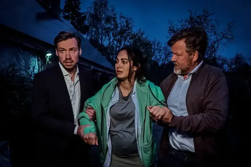 home sweet home filmszene: viktor und wilheilm bringen maria ins haus zurück