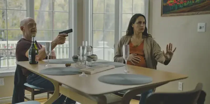 wade bedroht mutter jenny mit einer waffe am esstisch