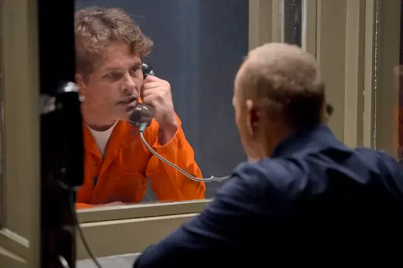 a killers memory - james marsden und michael keaton