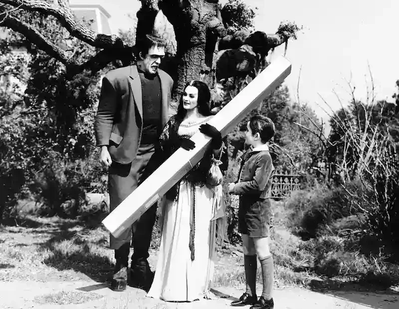the munsters herman, lilly mit paket und eddie