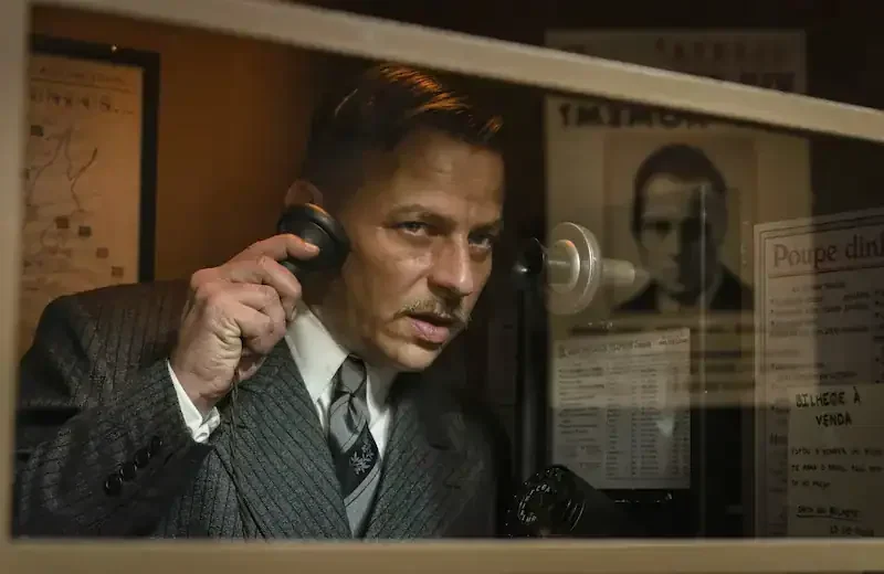 das boot ein mann am telefon