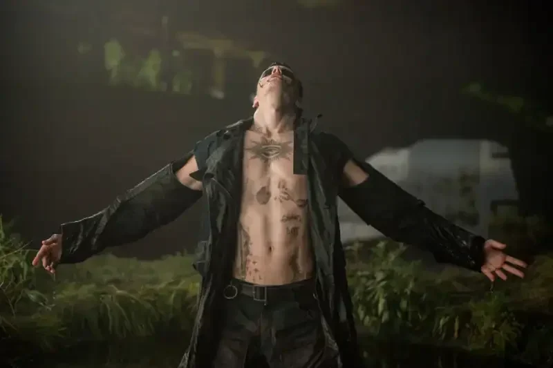 bill skarsgard als eric bei seiner auferstehung