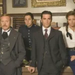 Murdoch Mysteries Staffel 1 Szenenbild: vier Personen in historischer Kleidung im Büro.