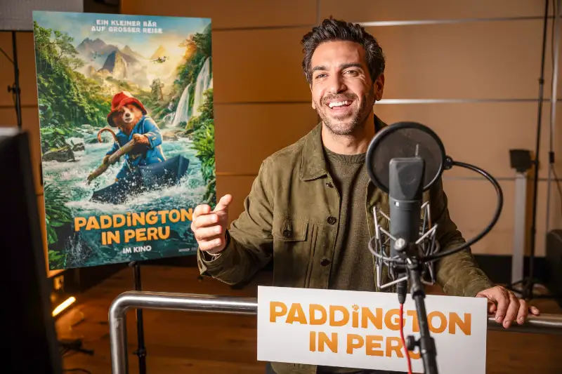 Schauspieler Elyas M'Barek im Synchronstudio als Sprecher des Bären Paddington
