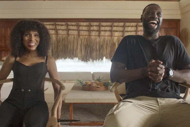 Kerry Washington als Kyrah und Omar Sy als Issac gefesselt auf Stühlen in Shadow Force