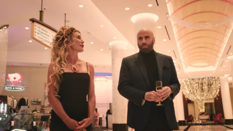 Kelly Greyson als Bella und John Travolta als Mason in Casino Szene