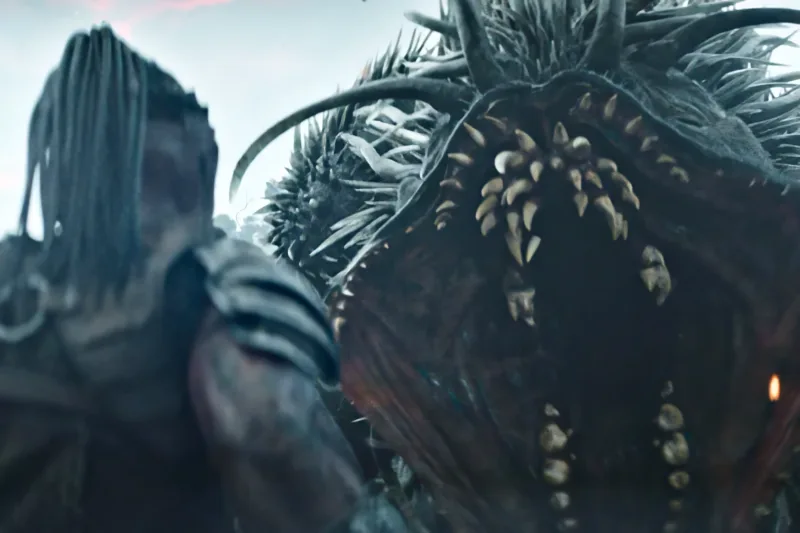 Das außerirdische Raubtier Kalisk in Kampfszene: Predator:Badlands