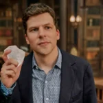 J. Daniel Atlas (Jesse Eisenberg) hält einen riesigen Diamanten in der Hand Filmszene aus Die Unfassbaren 3