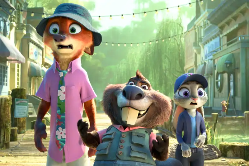 Drei animierte Charaktere, ein Fuchs, ein Biber und eine Häsin mitten auf einer Hauptstraße mit erstaunten Gesichtern - Szene aus Zoomania 2