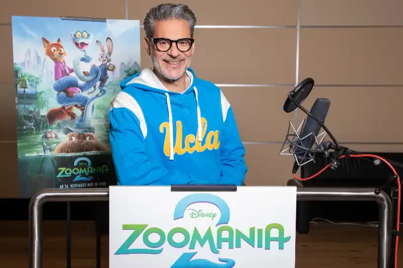 Synchronsprecher und Schauspieler Rick Kavanian in einem Tonstudio bei Aufnahmen zu Disneys Film Zoomania 2