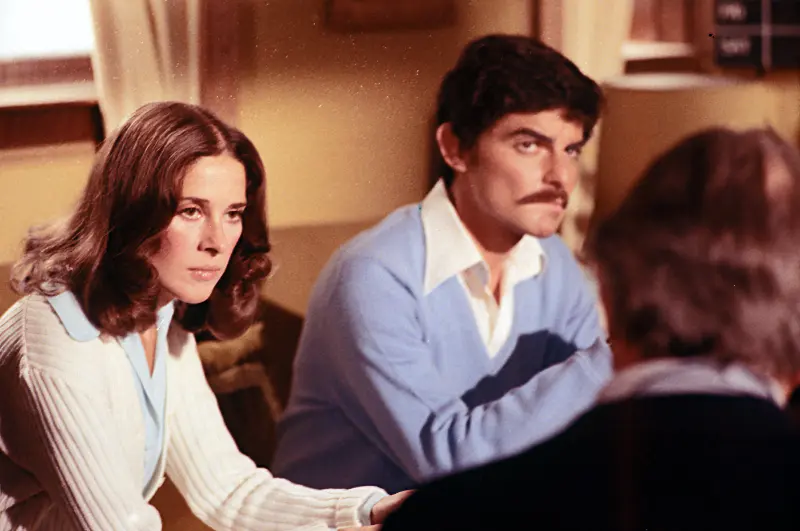 Joan Hackett als Lee und Richard Benjamin als Tom aus Sheila 1973