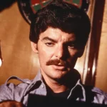 Richard Benjamin als Tom wirkt überrascht aus Sheila 1973
