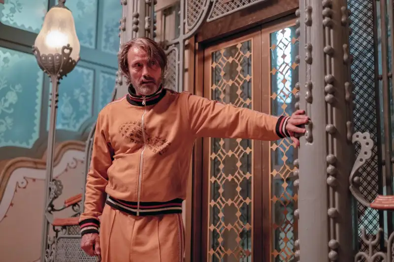 mads mikkelsen bild 3 in dust bunny 2 c roadside attractions lionsgate