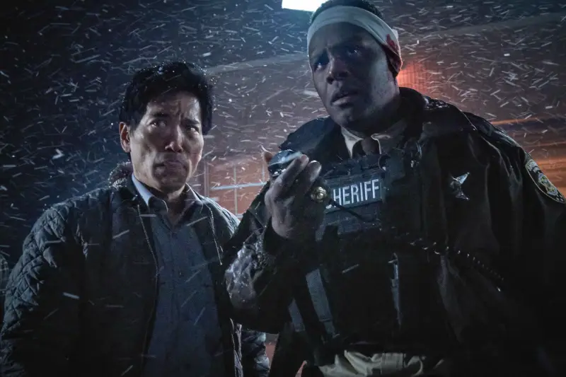 Ryan Allen und Peter Shinkoda im Schnee - Filmszene aus Normal