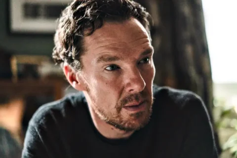 Benedict Cumberbatch mit ernstem, nachdenklichem Blick